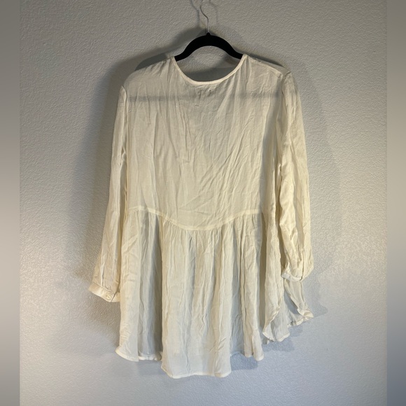 URBAN OUTFITTERS Bohemian Cream Sheer Top w Ruffle Bottom & V-neck & Side Slit🤍 - Picture 2 of 9